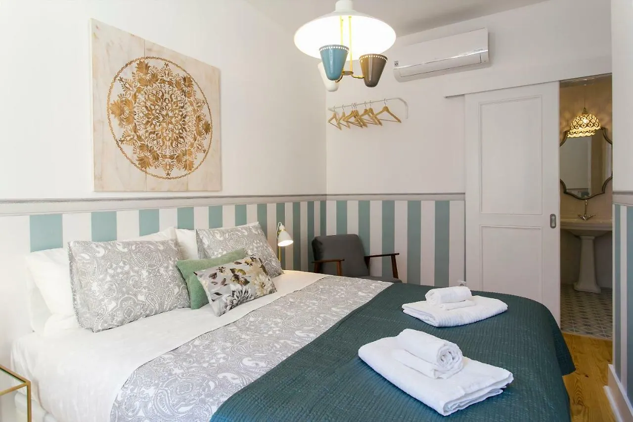 Апартаменты 2 Beautiful Suites Upscale Flat Embracing Tejo! Лиссабон