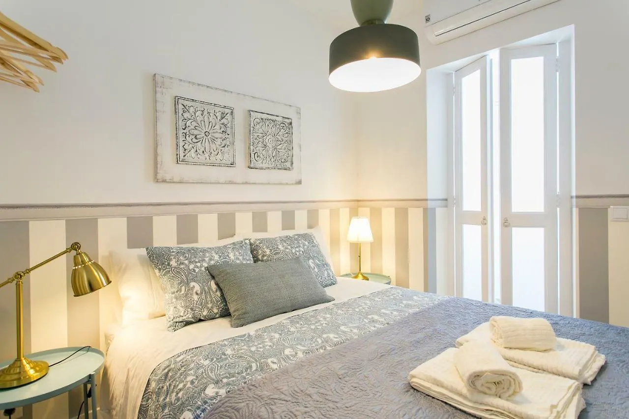 Апартаменты 2 Beautiful Suites Upscale Flat Embracing Tejo! Лиссабон
